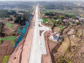 四川：成渝中线高铁安岳站连接道路施工忙