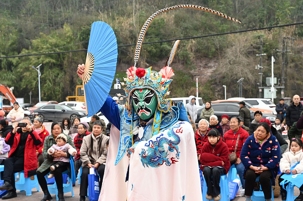 四川内江：送戏下乡迎新春