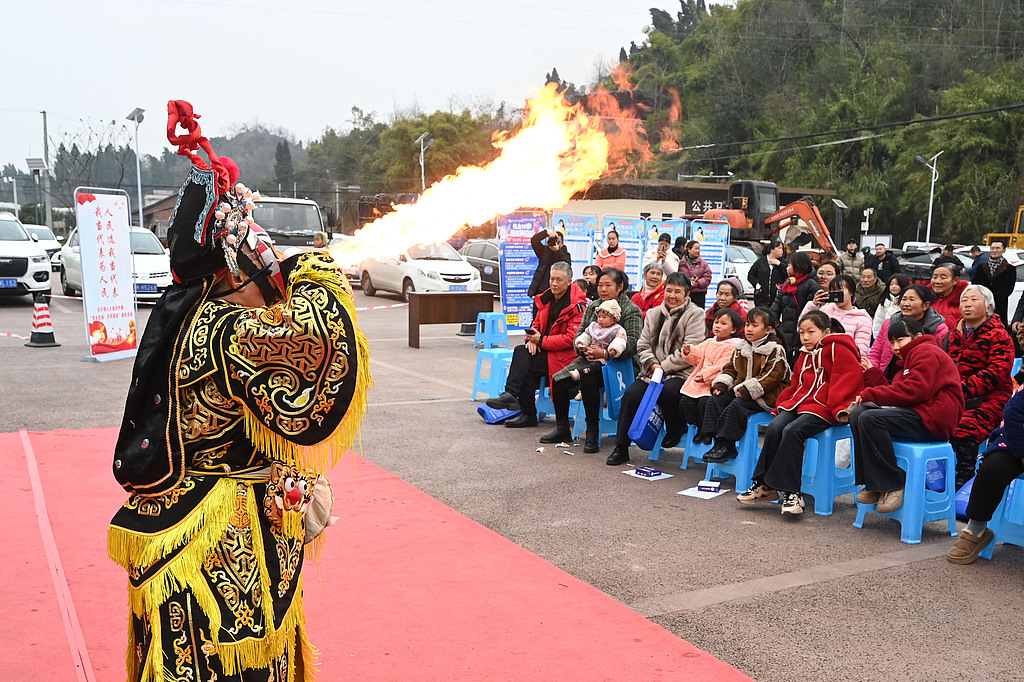 四川内江：送戏下乡迎新春