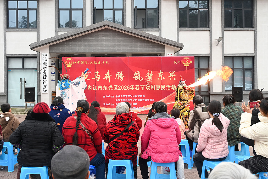 四川内江：送戏下乡迎新春