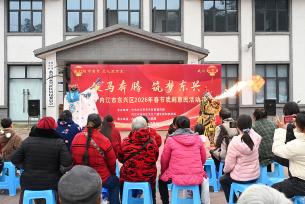 四川内江：送戏下乡迎新春