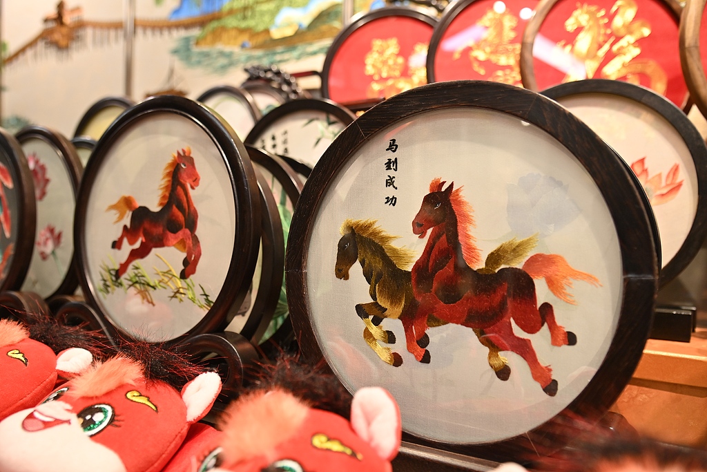 重庆：马年非遗文创魅力迎新春
