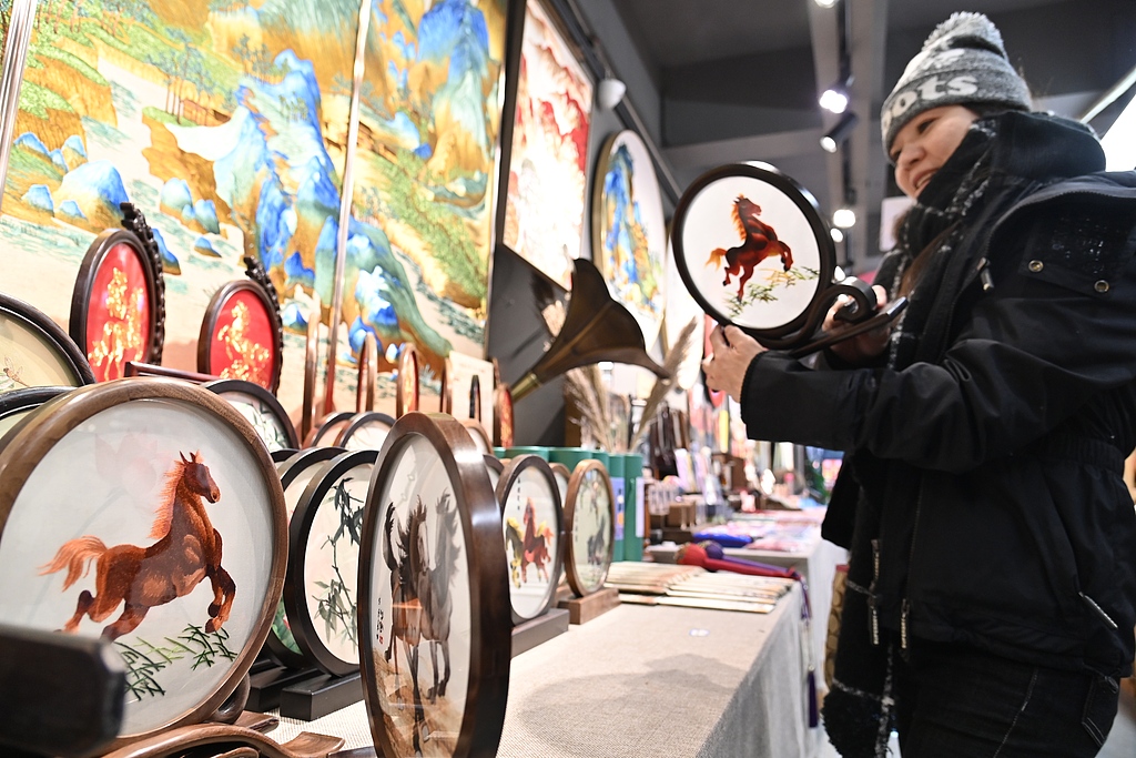 重庆：马年非遗文创魅力迎新春