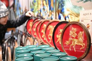 重庆：马年非遗文创魅力迎新春