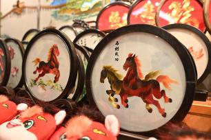 重庆：马年非遗文创魅力迎新春