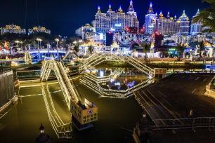 云南景洪：夜间文旅消费区灯光璀璨人气火爆