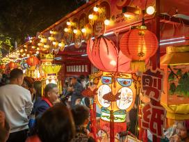 广东佛山古镇灯会亮灯