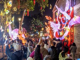 广东佛山古镇灯会亮灯