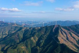 广西融水：风力发电机组输送绿色能源