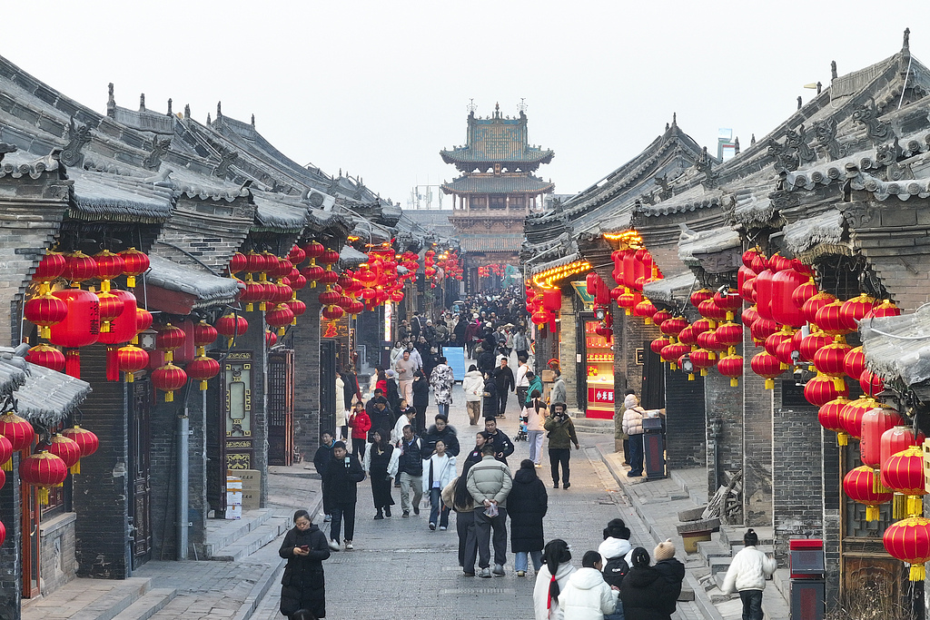 山西晋中：大红灯笼点亮平遥古城