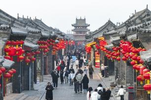 山西晋中：大红灯笼点亮平遥古城