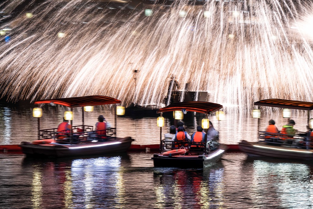 湖南衡阳：火树银花耀南岳 千年非遗迎新春