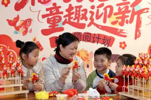 山东枣庄：学生寒假体验非遗“面泥塑”