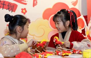 山东枣庄：学生寒假体验非遗“面泥塑”