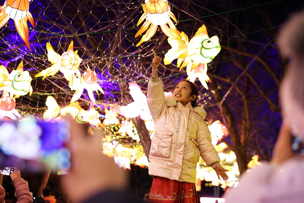 北京：圆明园新春灯会璀璨启幕