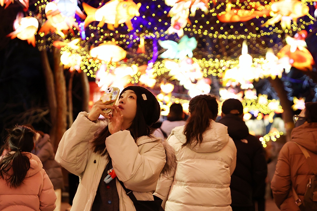 北京：圆明园新春灯会璀璨启幕