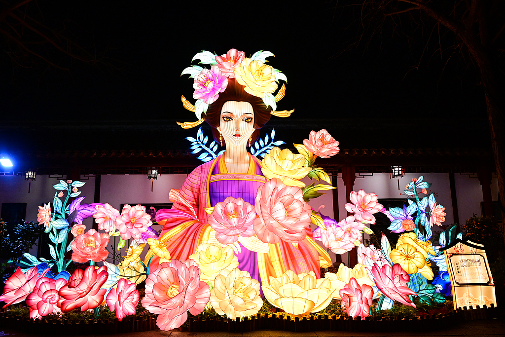 苏州虎丘山灯会光影璀璨