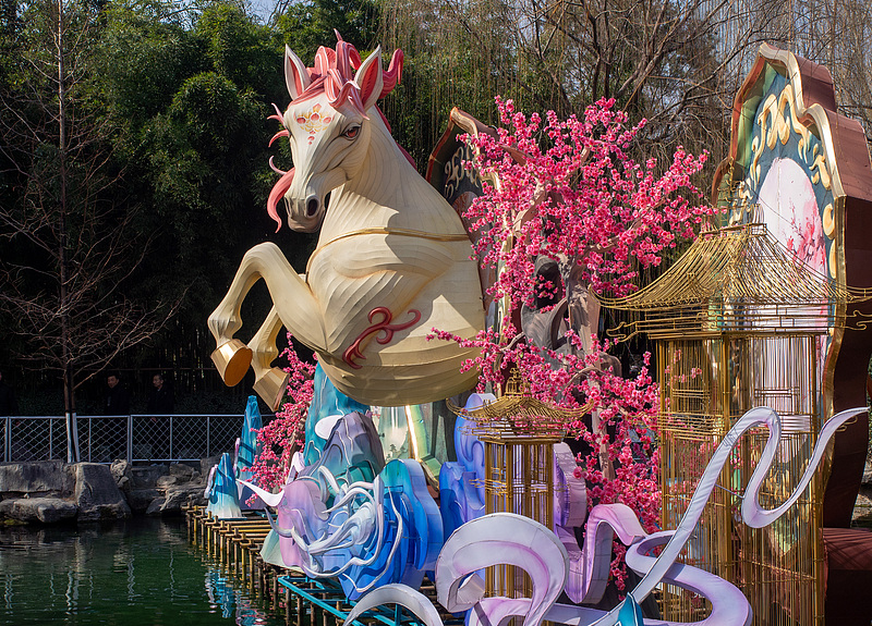 济南：趵突泉迎春花灯会万事俱备