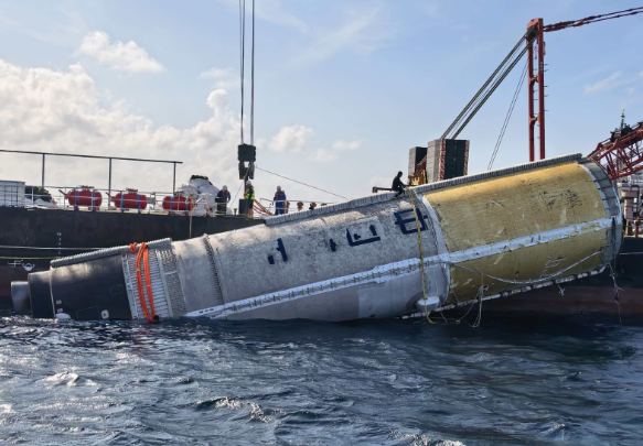 视频丨我国完成首次火箭一级箭体海上打捞回收任务