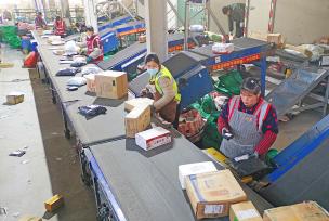 江苏睢宁：春节将至 年货寄递迎来高峰