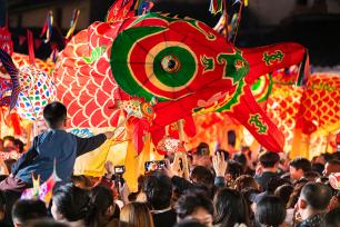 安徽黄山：瞻淇村鱼灯表演闹新春