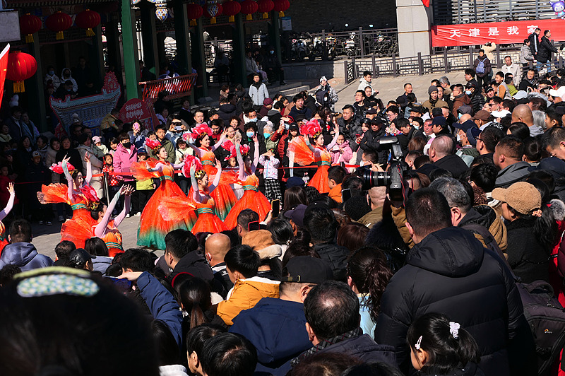 相声曲艺闹新春 天津古文化街年味浓