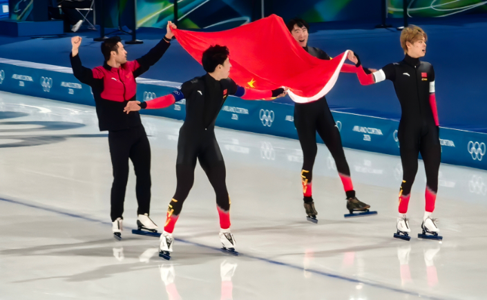 创造历史！中国队夺得米兰冬奥会速度滑冰男子团体追逐铜牌