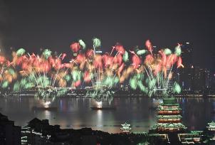 江西南昌：烟花晚会迎新春