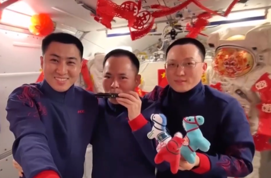 视频丨天地同庆 神舟二十一号乘组“天宫春晚”精彩上演