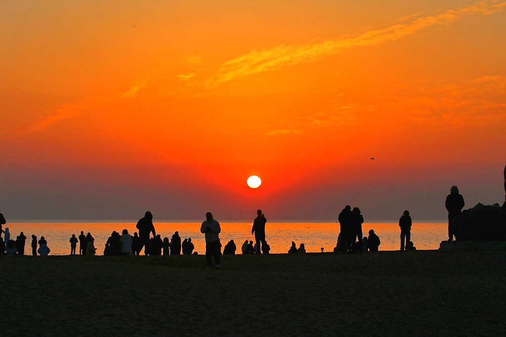 山东日照滨海游人气旺