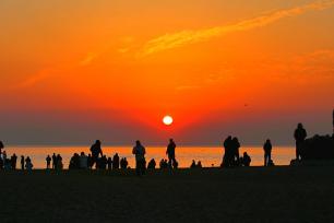 山东日照滨海游人气旺