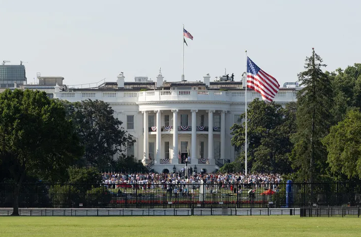 视频丨特朗普新加征关税税率加码至15% 美政府“越权”关税引企业诉讼潮