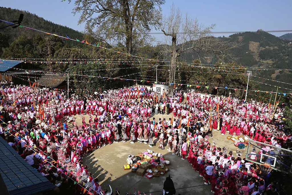 贵州榕江：苗族同胞盛装舞步庆新春