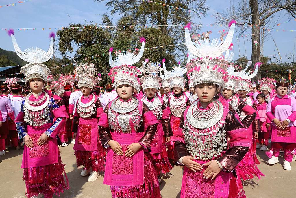 贵州榕江：苗族同胞盛装舞步庆新春