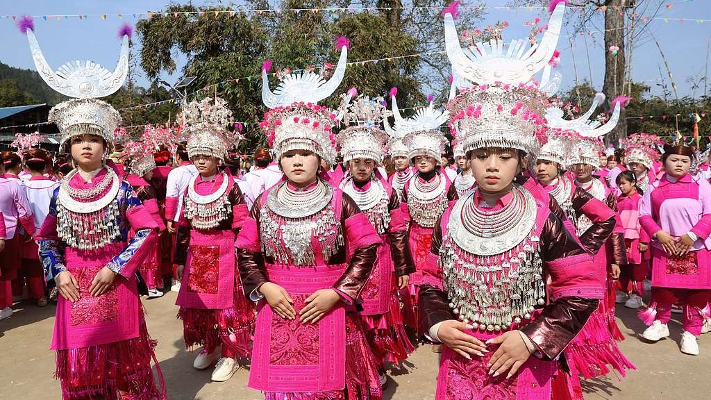 贵州榕江：苗族同胞盛装舞步庆新春