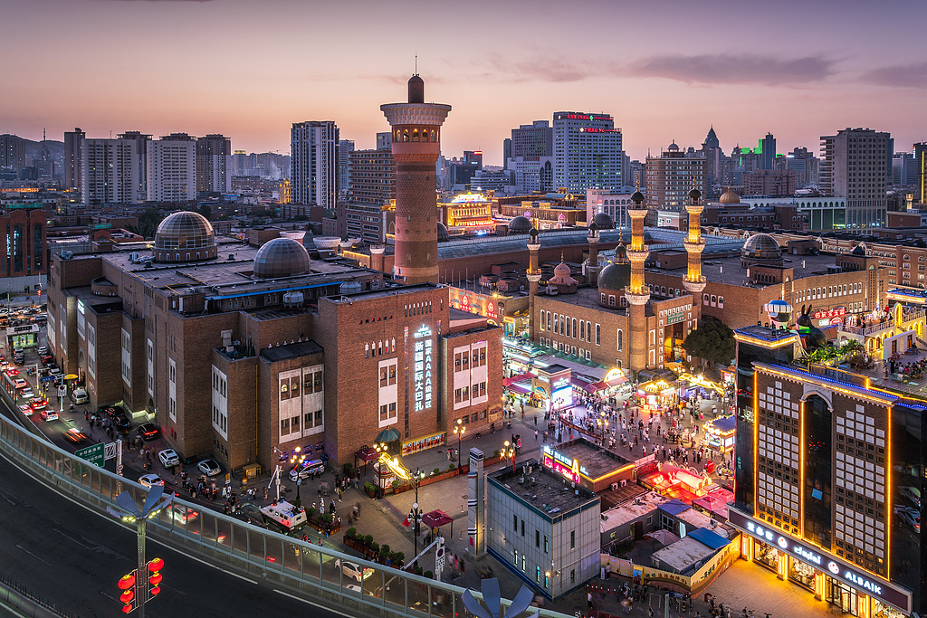 坚持统筹发展和安全 筑牢新疆现代化建设的坚实屏障