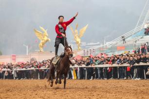 贵州三都：“贵州村马”春节赛事引客来