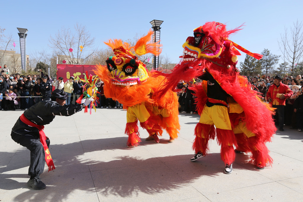 甘肃定西：社火展演迎新春