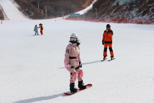 吉林延吉：春节假期冰雪游持续火热