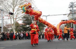 山东枣庄：多彩民俗展演贺新春迎元宵