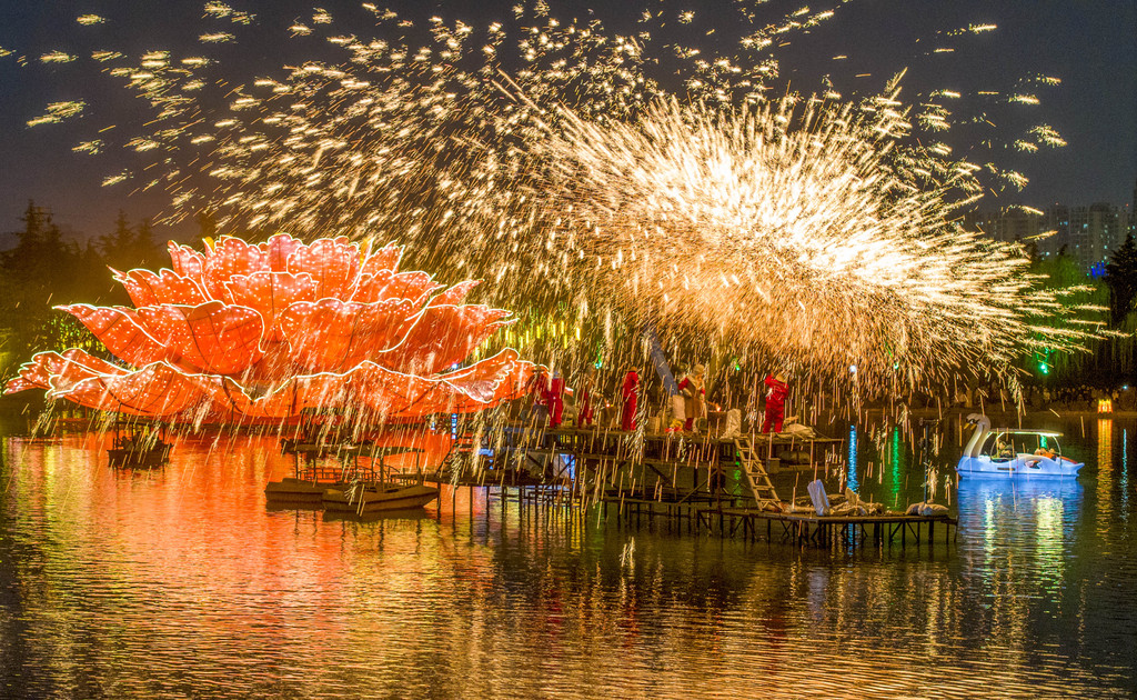 河南洛阳：流光溢彩迎元宵