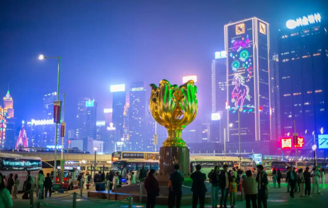 学习规划建议每日问答丨如何理解巩固提升香港国际金融、航运、贸易中心地位，支持香港建设国际创新科技中心