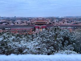 北京迎马年首场降雪 故宫博物院银装素裹