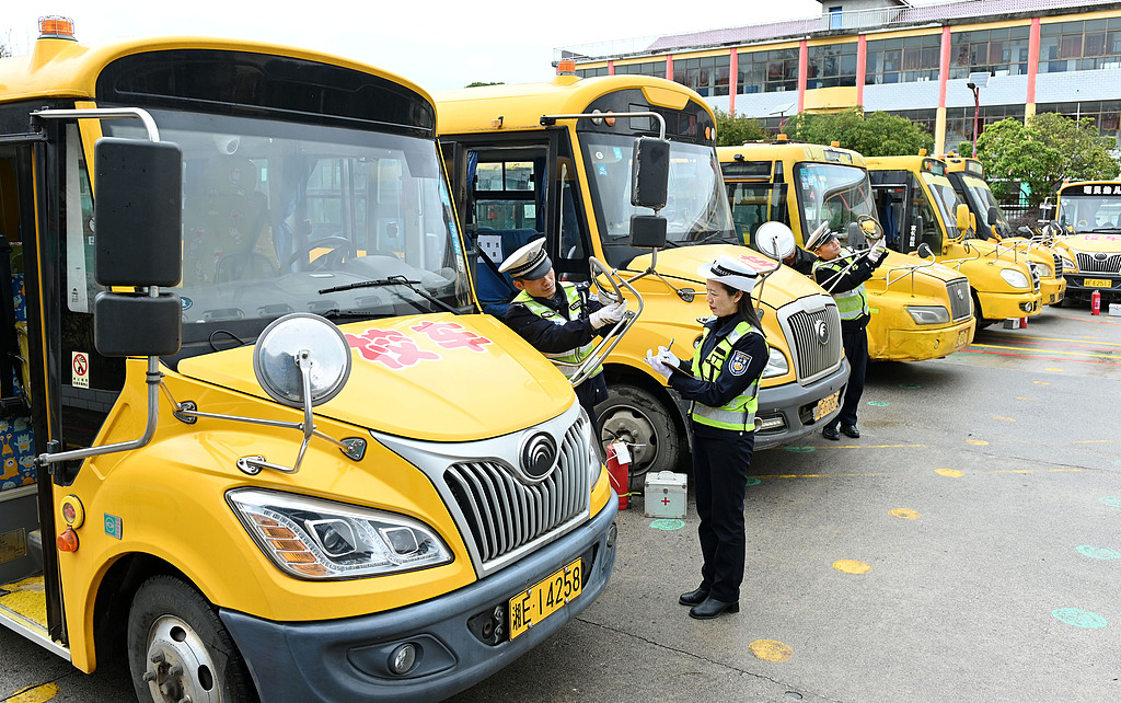 湖南洞口：校车“体检”迎开学
