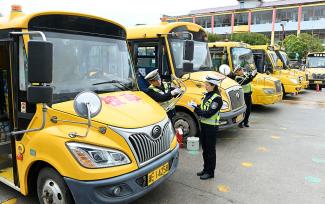 湖南洞口：校车“体检”迎开学