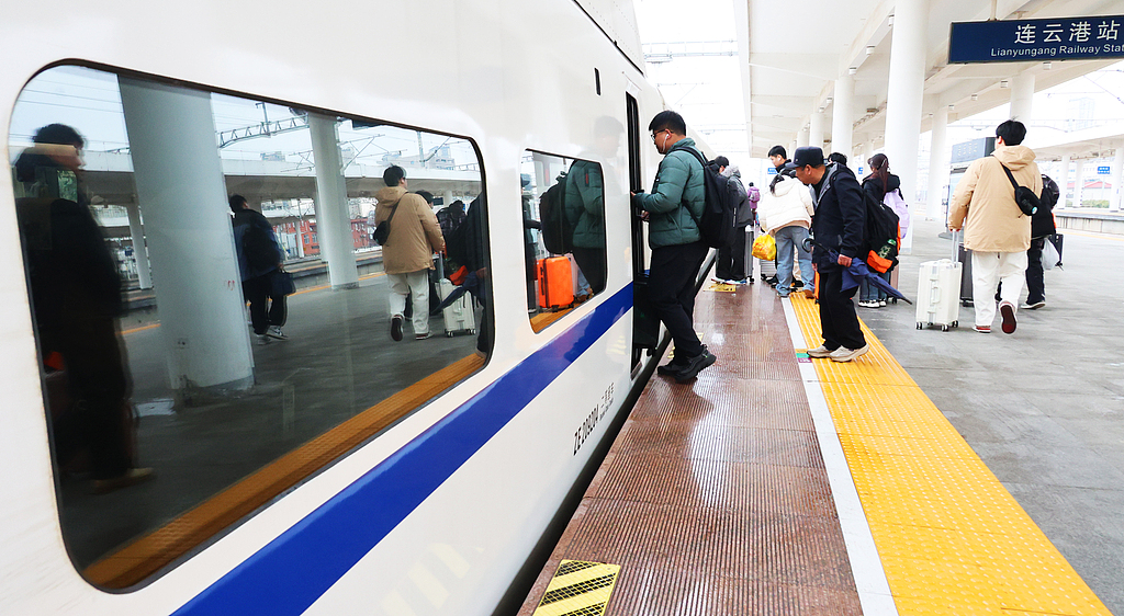 江苏连云港：元宵节前迎出行高峰
