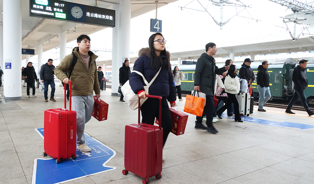 江苏连云港：元宵节前迎出行高峰