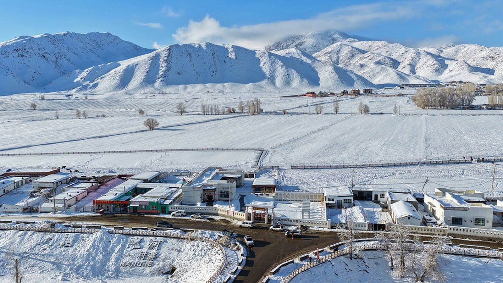 新疆阿勒泰：阳春三月 雪原银装素裹