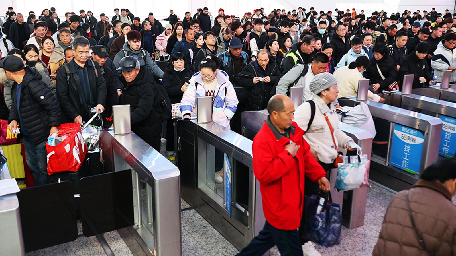 江苏连云港：元宵节前迎出行高峰