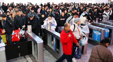 江苏连云港：元宵节前迎出行高峰